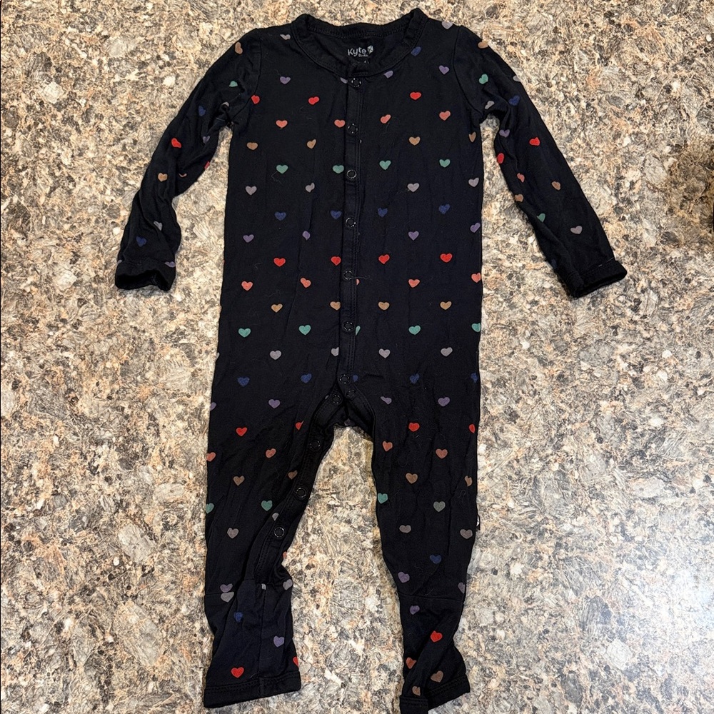 Kyte Baby Midnight Rainbow Heart snap romper 12-18 and 3-6 months